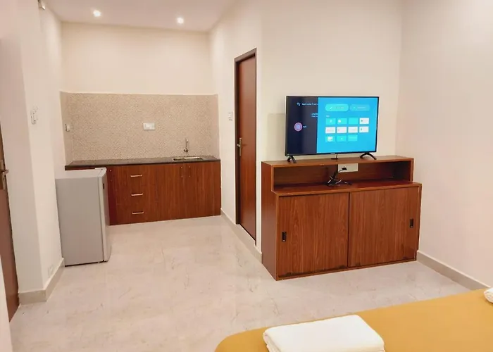 Chippy ResidencyAirport Hotel